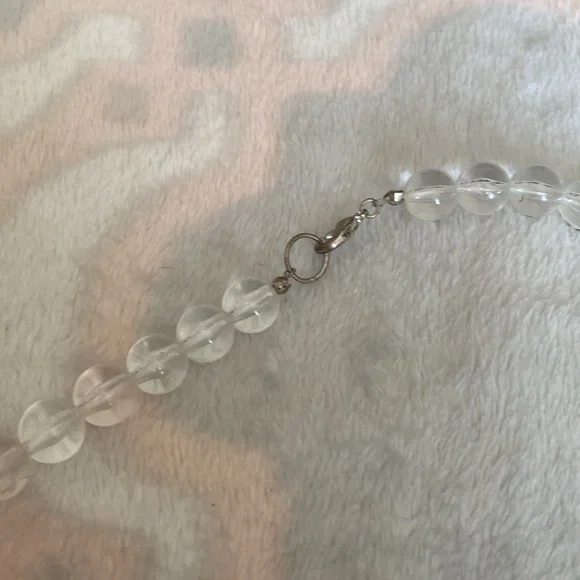 Clear beaded necklace. - Picture 3 of 6